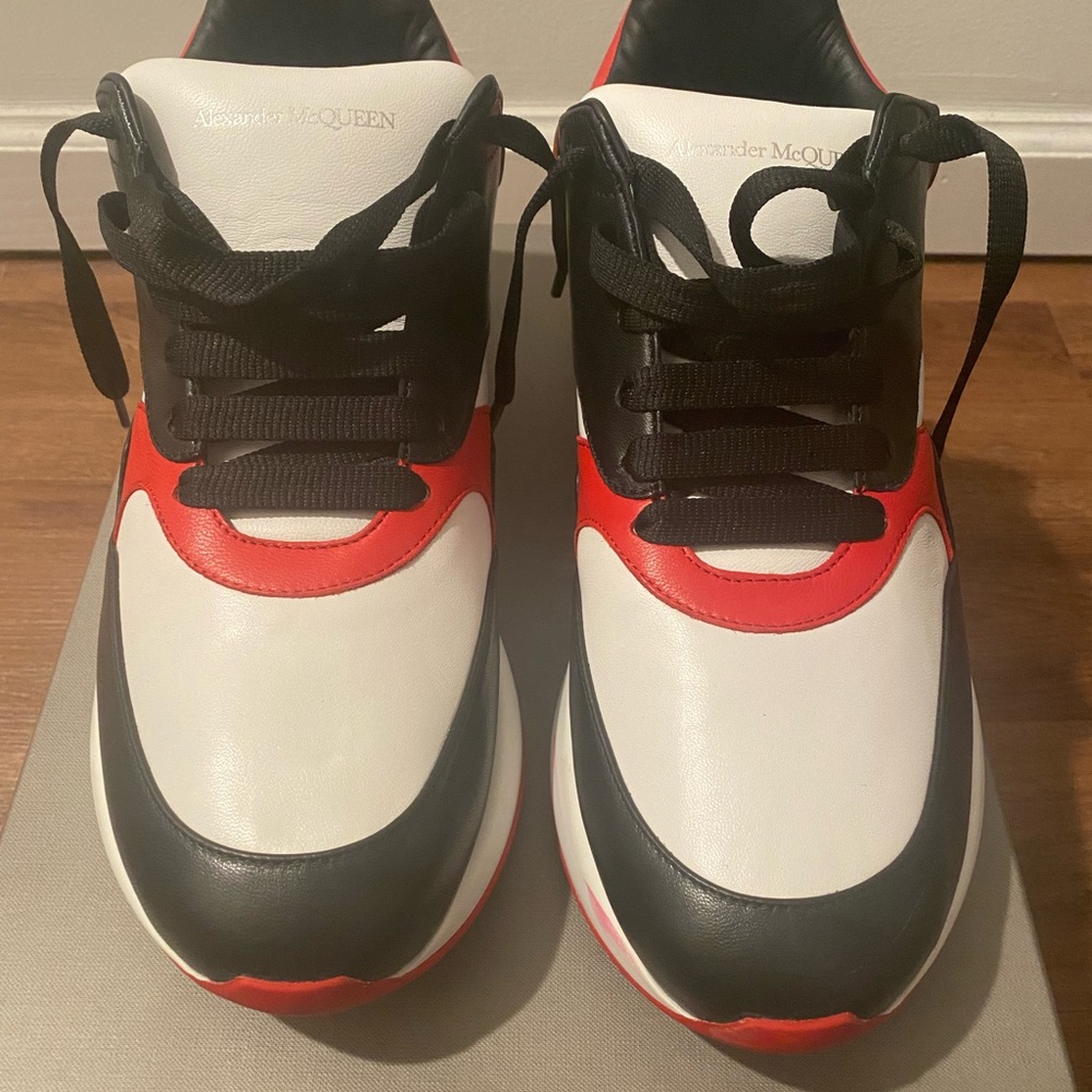Alexander McQueen Oversized runner Sneakers